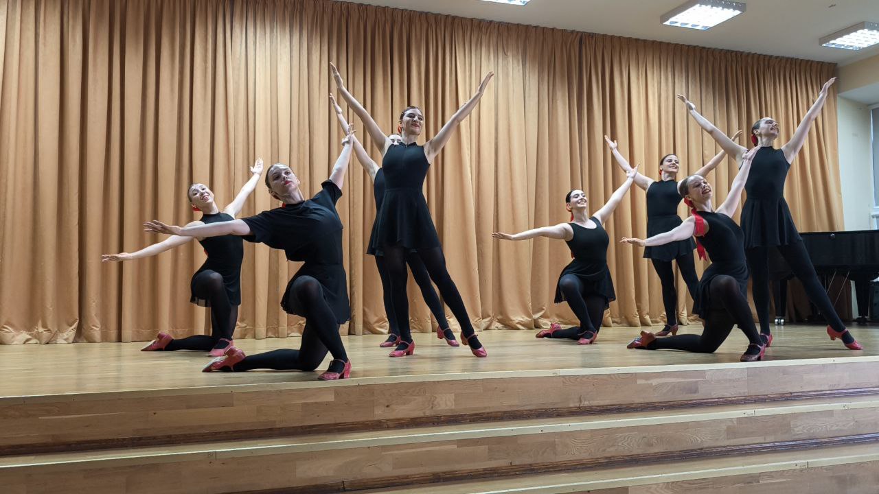 photo 2025 10 05 21 21 38