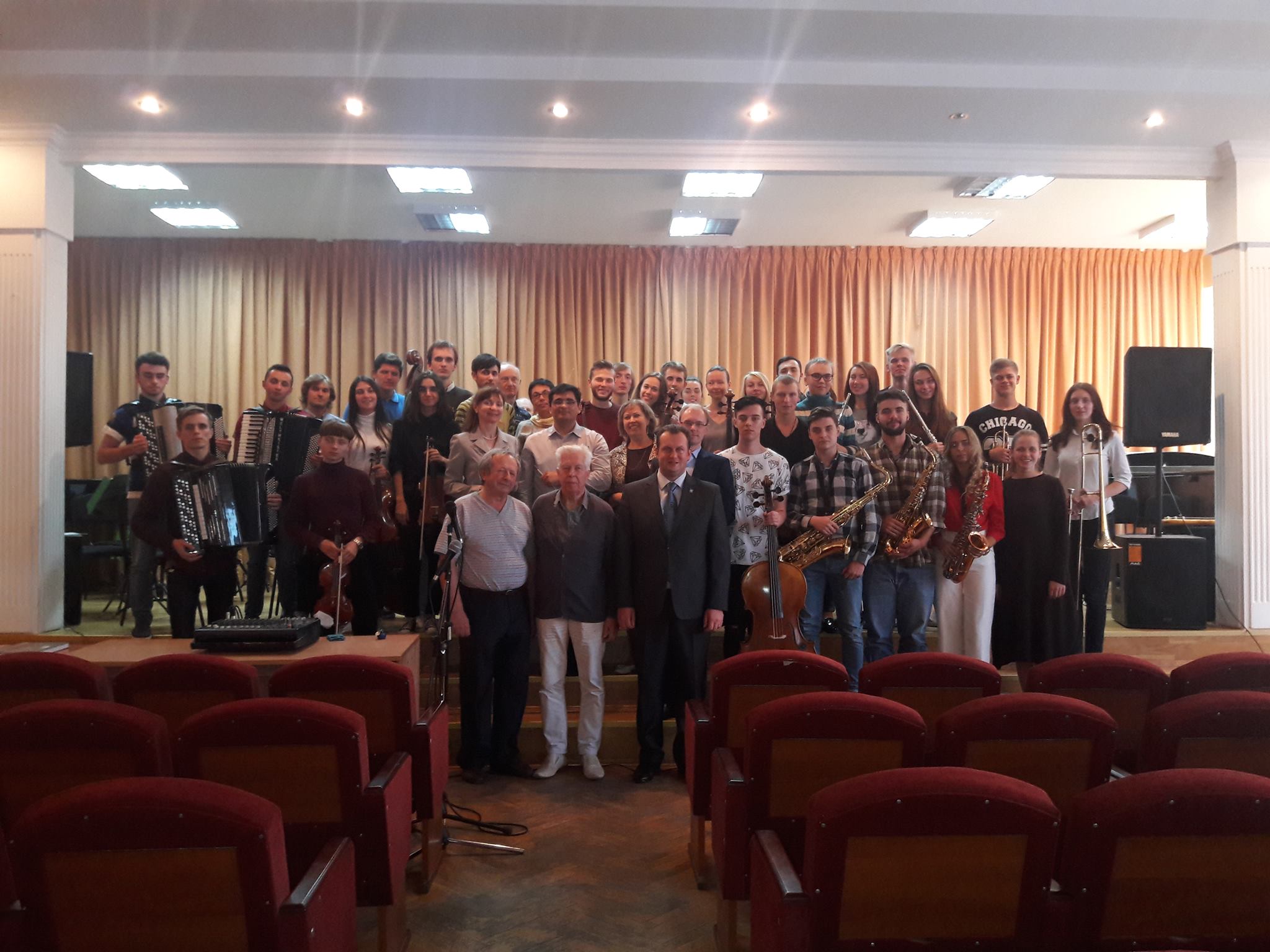 ЛУЧІАНО КАМАРГО 1